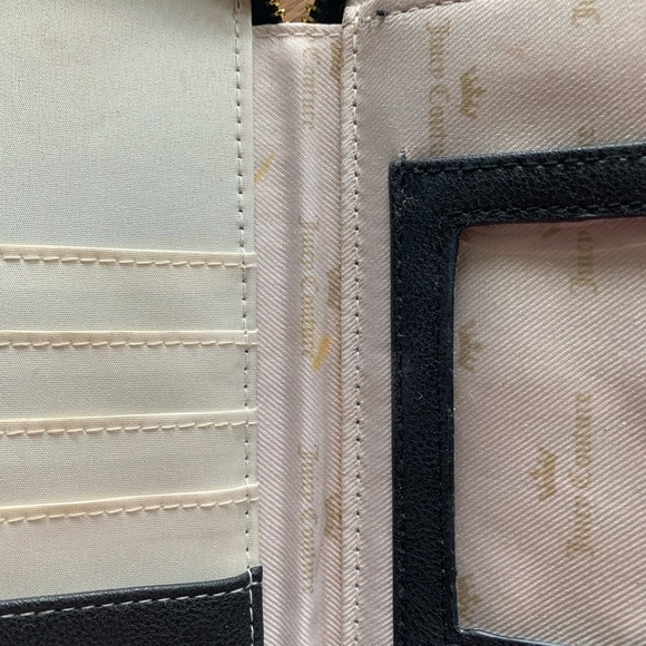 💕HOST PICK💕- Juicy Couture Wallet 👛 - Picture 4 of 7